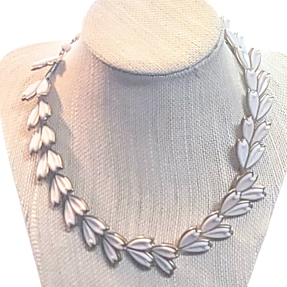 Vintage Gold-Tone White Lucite Tulip Petal Leaf Necklace Adjustable Elegant 1940